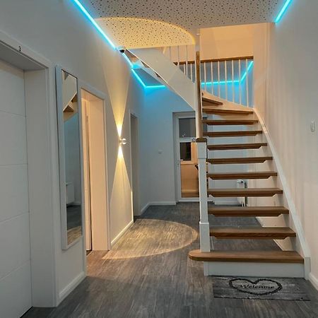 Citygluecknms - Direkt Am Bahnhof Und Einkaufszentrum Neumünster Esterno foto