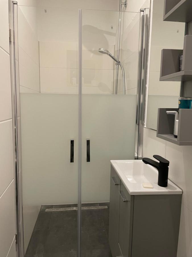 Citygluecknms - Direkt Am Bahnhof Und Einkaufszentrum Neumünster Esterno foto