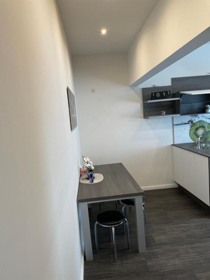 Citygluecknms - Direkt Am Bahnhof Und Einkaufszentrum Neumünster Esterno foto