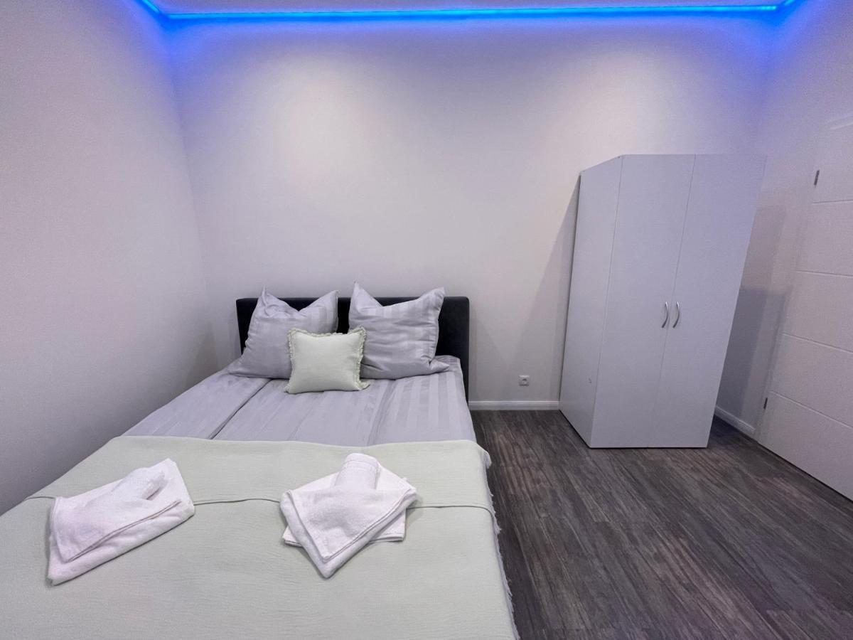 Citygluecknms - Direkt Am Bahnhof Und Einkaufszentrum Neumünster Esterno foto