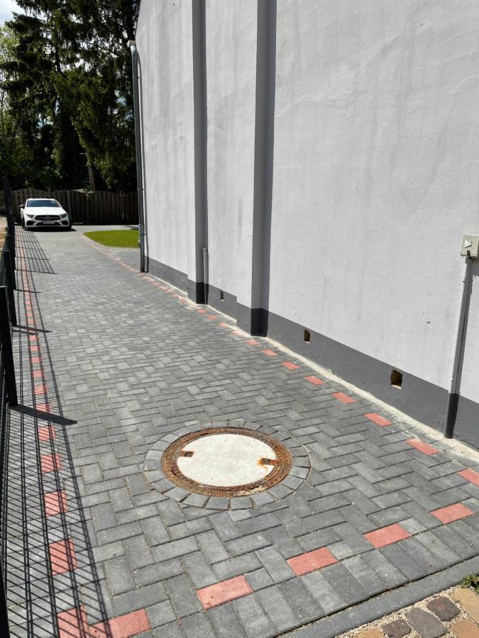 Citygluecknms - Direkt Am Bahnhof Und Einkaufszentrum Neumünster Esterno foto